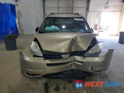 Piąte zdjęcie samochodu w środku: 2004 TOYOTA SIENNA LE VIN:5TDBA23C74S015198 - miniatura