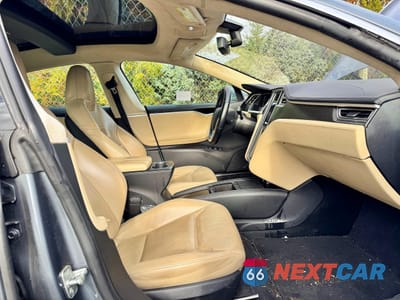 Piąte zdjęcie samochodu w środku: 2014 TESLA MODEL S VIN:5YJSA1H17EFP29887 - miniatura