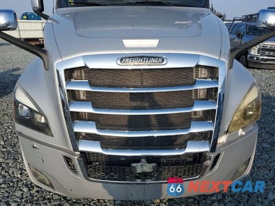 Zdjęcie 7 z 10 samochodu: 2022 FREIGHTLINER CASCADIA 126 SEMI TRUCK VIN:3AKJHHDR8NSMY2367 - miniatura