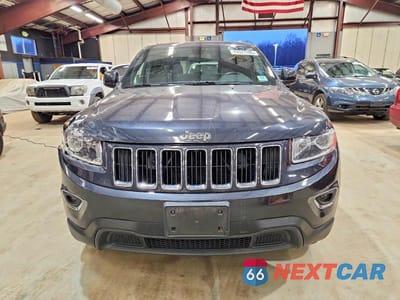 Piąte zdjęcie samochodu w środku: 2015 JEEP GRAND CHEROKEE LAREDO VIN:1C4RJFAG2FC191351 - miniatura