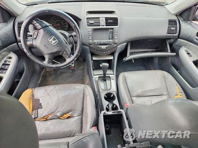 Zdjęcie 8 z 11 samochodu: 2004 HONDA ACCORD EX VIN:1HGCM668X4A075405 - miniatura