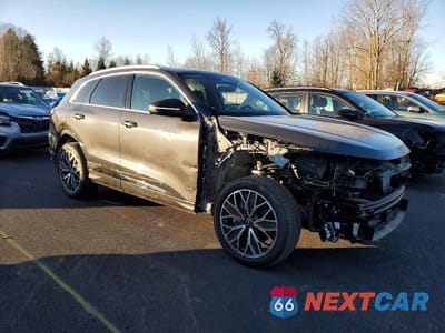 Czwarte zdjęcie samochodu z boku: 2025 AUDI Q5 PREMIUM PLUS VIN:WA12AAGU3S2025450 - miniatura