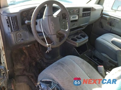 Zdjęcie 8 z 13 samochodu: 2004 CHEVROLET EXPRESS DELIVERY TRUCK VIN:1GBJG31U641141033 - miniatura