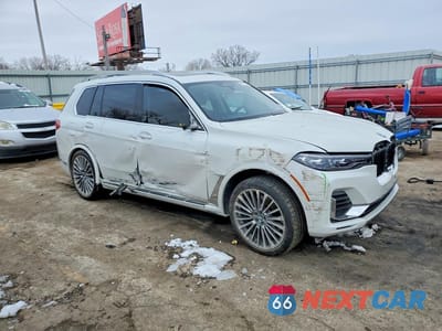 Czwarte zdjęcie samochodu z boku: 2021 BMW X7 XDRIVE40I VIN:5UXCW2C07M9G15795 - miniatura