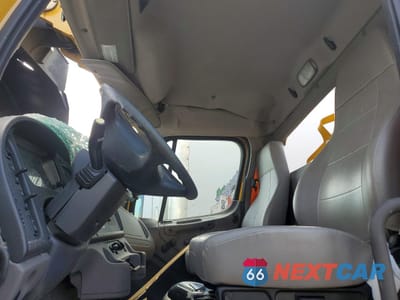 Piąte zdjęcie samochodu w środku: 2019 FREIGHTLINER M2 106 MEDIUM DUTY VIN:1FVDCYFC5KHKM5961 - miniatura