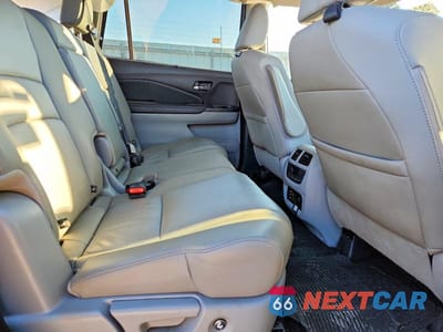 Zdjęcie 11 z 12 samochodu: 2017 HONDA PILOT TOURING VIN:5FNYF6H97HB075492 - miniatura