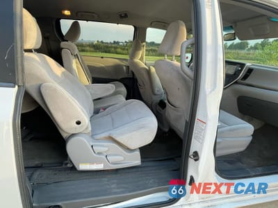 Zdjęcie 6 z 10 samochodu: 2015 TOYOTA SIENNA LE VIN:5TDKK3DC3FS547083 - miniatura