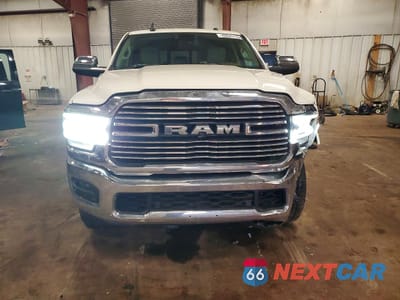 Piąte zdjęcie samochodu w środku: 2019 RAM 2500 LARAMIE VIN:3C6UR5NJXKG562841 - miniatura