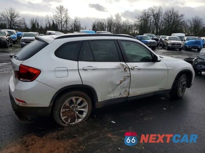 Trzecie zdjęcie samochodu z tyłu: 2014 BMW X1 XDRIVE28I VIN:WBAVL1C54EVR92757 - miniatura