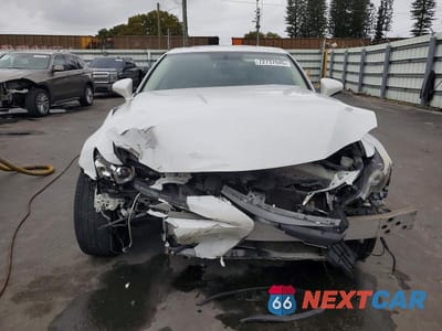 Piąte zdjęcie samochodu w środku: 2016 LEXUS IS 200T VIN:JTHBA1D26G5014665 - miniatura