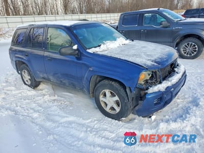 Czwarte zdjęcie samochodu z boku: 2004 CHEVROLET TRAILBLAZER LS VIN:1GNDS13S142122303 - miniatura