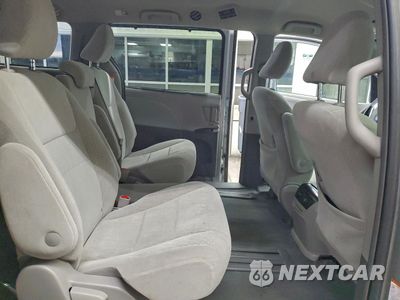 Zdjęcie 11 z 16 samochodu: 2019 TOYOTA SIENNA LE VIN:5TDKZ3DC7KS994716 - miniatura
