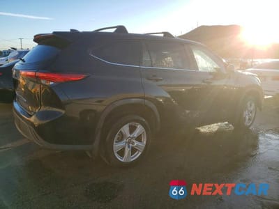 Trzecie zdjęcie samochodu z tyłu: 2021 TOYOTA HIGHLANDER L VIN:5TDZZRAH9MS070167 - miniatura