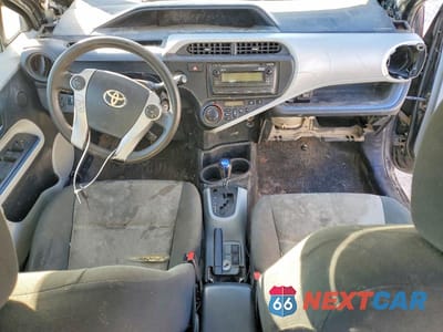 Zdjęcie 8 z 12 samochodu: 2012 TOYOTA PRIUS C VIN:JTDKDTB36C1502452 - miniatura