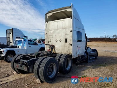 Czwarte zdjęcie samochodu z boku: 2019 INTERNATIONAL LT625 SEMI TRUCK VIN:3HSDZAPR5KN123991 - miniatura