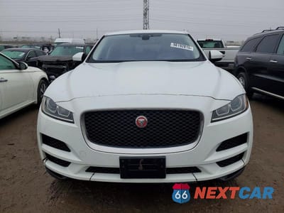 Piąte zdjęcie samochodu w środku: 2017 JAGUAR F-PACE VIN:SADCS2BN5HA085729 - miniatura