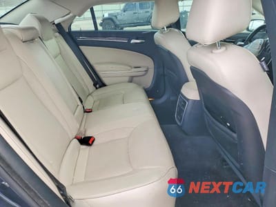 Zdjęcie 10 z 12 samochodu: 2018 CHRYSLER 300 LIMITED VIN:2C3CCAEG1JH153990 - miniatura