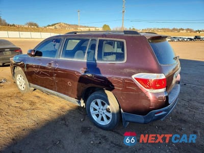 Drugie zdjęcie samochodu z przodu: 2011 TOYOTA HIGHLANDER BASE VIN:5TDBK3EH0BS085182 - miniatura