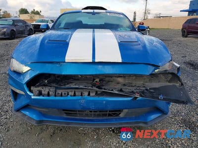 Piąte zdjęcie samochodu w środku: 2019 FORD MUSTANG VIN:1FA6P8TH7K5105944 - miniatura