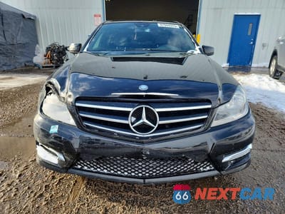 Piąte zdjęcie samochodu w środku: 2014 MERCEDES-BENZ C 300 4MATIC VIN:WDDGF8AB7EA949788 - miniatura