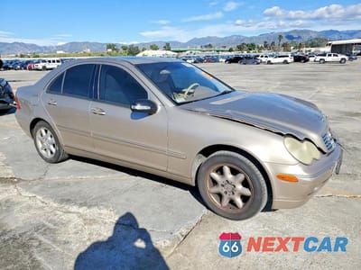 Czwarte zdjęcie samochodu z boku: 2001 MERCEDES-BENZ C 240 VIN:WDBRF61J61F089747 - miniatura