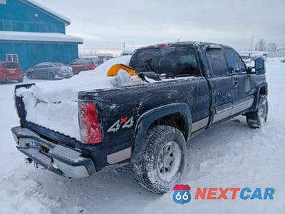 Trzecie zdjęcie samochodu z tyłu: 2004 CHEVROLET SILVERADO K2500 HEAVY DUTY VIN:1GCHK29234E368291 - miniatura