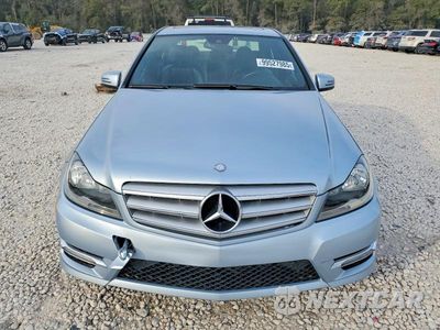 Piąte zdjęcie samochodu w środku: 2013 MERCEDES-BENZ C 250 VIN:WDDGF4HB3DR241438 - miniatura