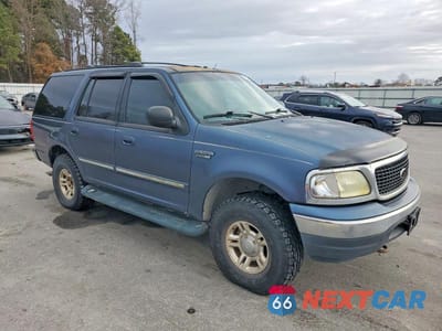 Czwarte zdjęcie samochodu z boku: 2002 FORD EXPEDITION XLT VIN:1FMRU16W62LA91379 - miniatura