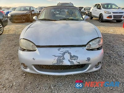 Piąte zdjęcie samochodu w środku: 2001 MAZDA MX-5 MIATA BASE VIN:JM1NB353010206246 - miniatura