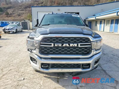 Piąte zdjęcie samochodu w środku: 2022 RAM 2500 BIG HORN/LONE STAR VIN:3C6UR5DL8NG283153 - miniatura