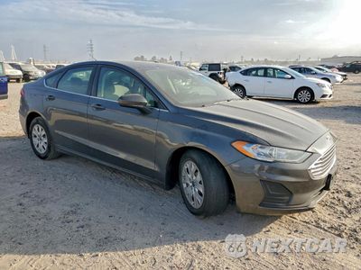 Czwarte zdjęcie samochodu z boku: 2019 FORD FUSION S VIN:3FA6P0G79KR277022 - miniatura