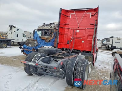 Czwarte zdjęcie samochodu z boku: 2023 VOLVO VN VNL VIN:4V4NC9EH7PN612987 - miniatura