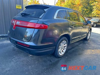 Czwarte zdjęcie samochodu z boku: 2015 LINCOLN MKT VIN:2LMHJ5NK0FBL03293 - miniatura