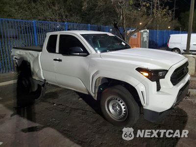 Czwarte zdjęcie samochodu z boku: 2025 TOYOTA TACOMA XTRACAB VIN:3TYJDAHNXST030545 - miniatura