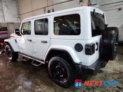 Drugie zdjęcie samochodu z przodu: 2021 JEEP WRANGLER UNLIMITED SAHARA VIN:1C4HJXEGXMW764214 - miniatura