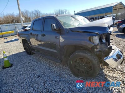 Czwarte zdjęcie samochodu z boku: 2019 TOYOTA TUNDRA CREWMAX SR5 VIN:5TFDY5F16KX803347 - miniatura