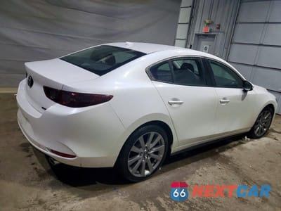 Trzecie zdjęcie samochodu z tyłu: 2019 MAZDA 3 PREFERRED VIN:3MZBPADL8KM105980 - miniatura