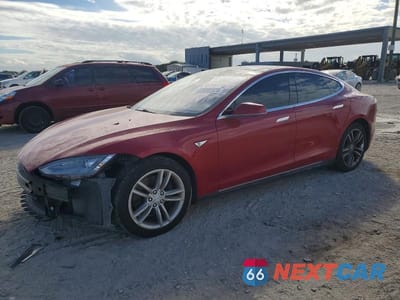2013 TESLA MODEL S 5YJSA1CG6DFP20947 - główne zdjęcie licytacji z USA - miniatura