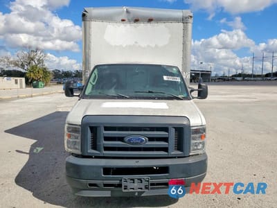 Piąte zdjęcie samochodu w środku: 2021 FORD E450 BOX TRUCK VIN:1FDXE4FN7MDC00572 - miniatura