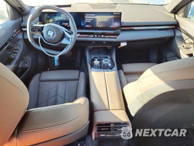 Zdjęcie 8 z 12 samochodu: 2025 BMW 530 XI VIN:WBA53FJ0XSCT29723 - miniatura