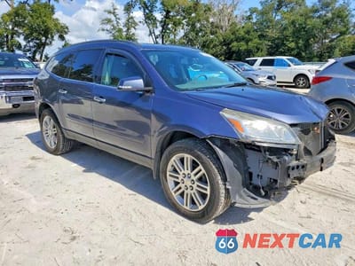 Czwarte zdjęcie samochodu z boku: 2014 CHEVROLET TRAVERSE LT VIN:1GNKVGKD8EJ275126 - miniatura