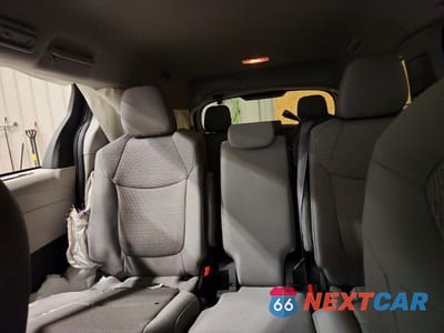 Zdjęcie 10 z 13 samochodu: 2021 TOYOTA SIENNA LE VIN:5TDKSKFC0MS001166 - miniatura