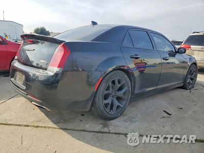 Trzecie zdjęcie samochodu z tyłu: 2019 CHRYSLER 300 S VIN:2C3CCABG4KH585429 - miniatura