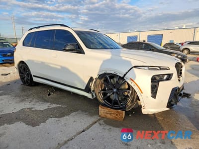 Czwarte zdjęcie samochodu z boku: 2025 BMW X7 M60I VIN:5UX33EM02S9X10235 - miniatura