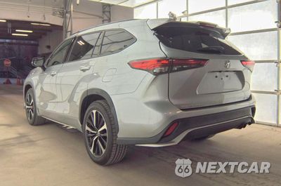 Czwarte zdjęcie samochodu z boku: 2022 TOYOTA HIGHLANDER XSE VIN:5TDJZRBH9NS200672 - miniatura