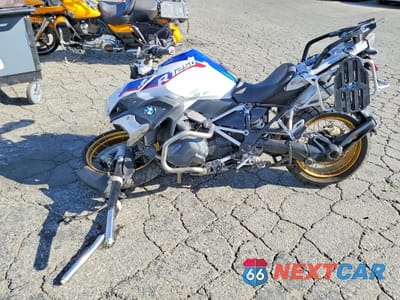 Trzecie zdjęcie samochodu z tyłu: 2020 BMW R 1250 GS VIN:WB10J9306LZJ18113 - miniatura