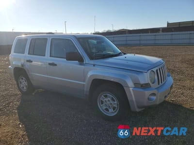Czwarte zdjęcie samochodu z boku: 2008 JEEP PATRIOT SPORT VIN:1J8FT28W48D729783 - miniatura