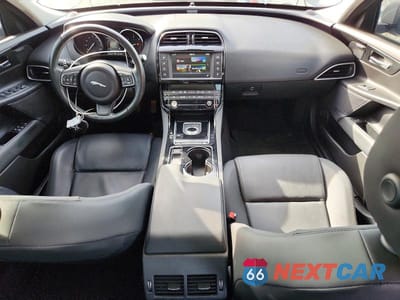 Zdjęcie 8 z 12 samochodu: 2017 JAGUAR XE PREMIUM VIN:SAJAD4BN8HA952387 - miniatura