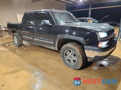 Czwarte zdjęcie samochodu z boku: 2005 CHEVROLET SILVERADO K1500 VIN:2GCEK13TX51230930 - miniatura