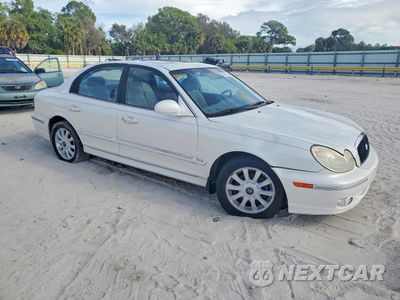 Czwarte zdjęcie samochodu z boku: 2004 HYUNDAI SONATA GLS VIN:KMHWF35H94A061903 - miniatura